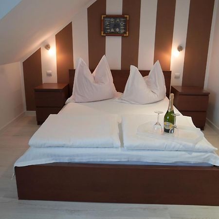 Iwona Pokoje Apartamenty Karwia Esterno foto