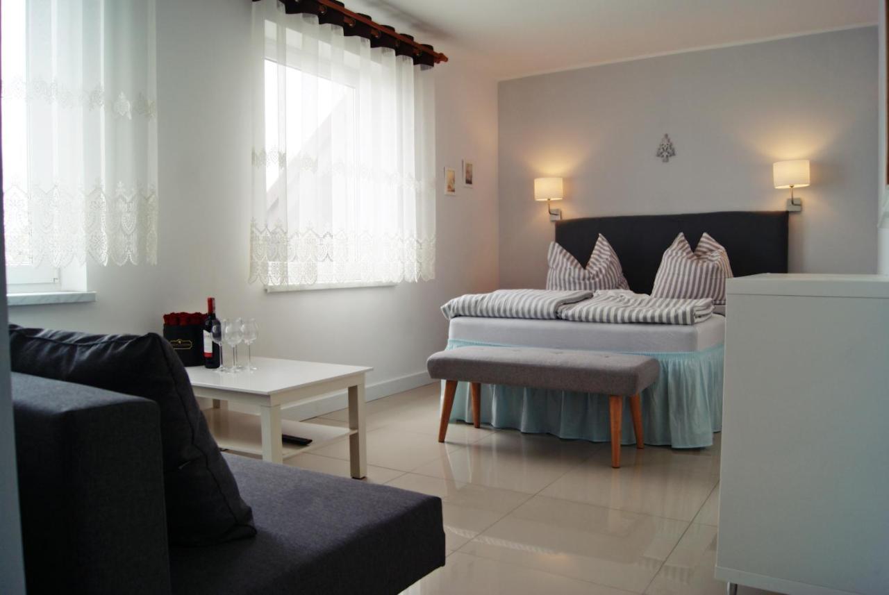 Iwona Pokoje Apartamenty Karwia Esterno foto