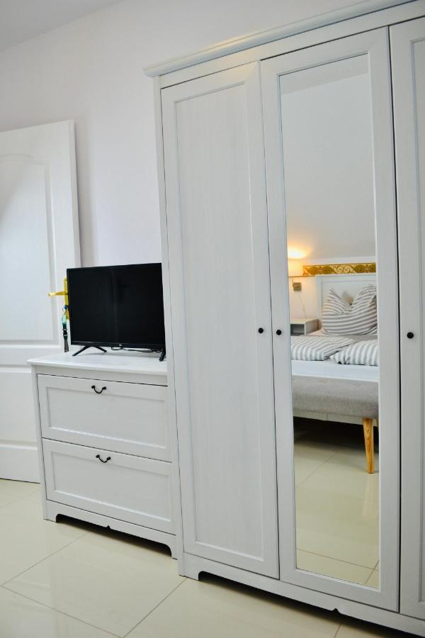 Iwona Pokoje Apartamenty Karwia Esterno foto
