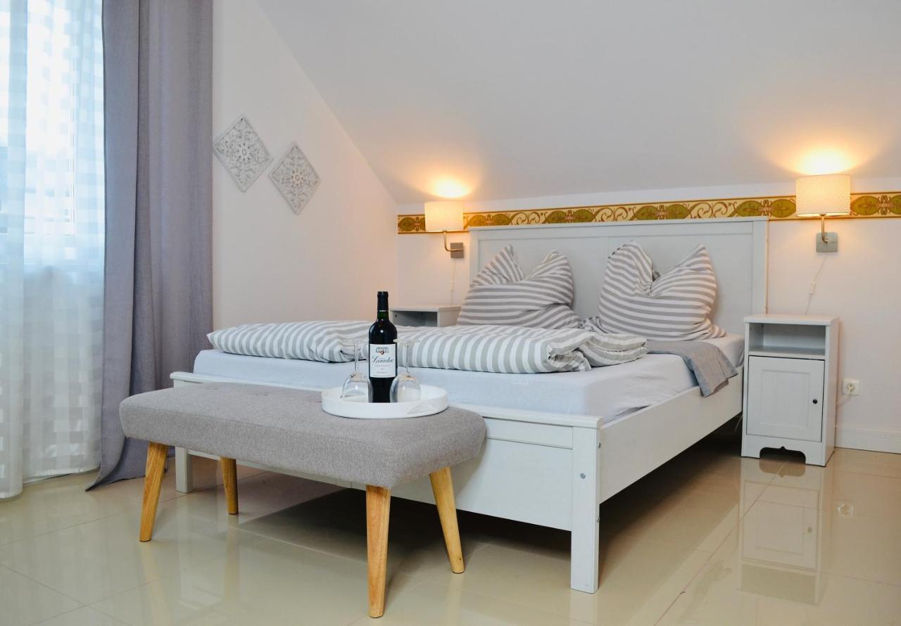 Iwona Pokoje Apartamenty Karwia Esterno foto