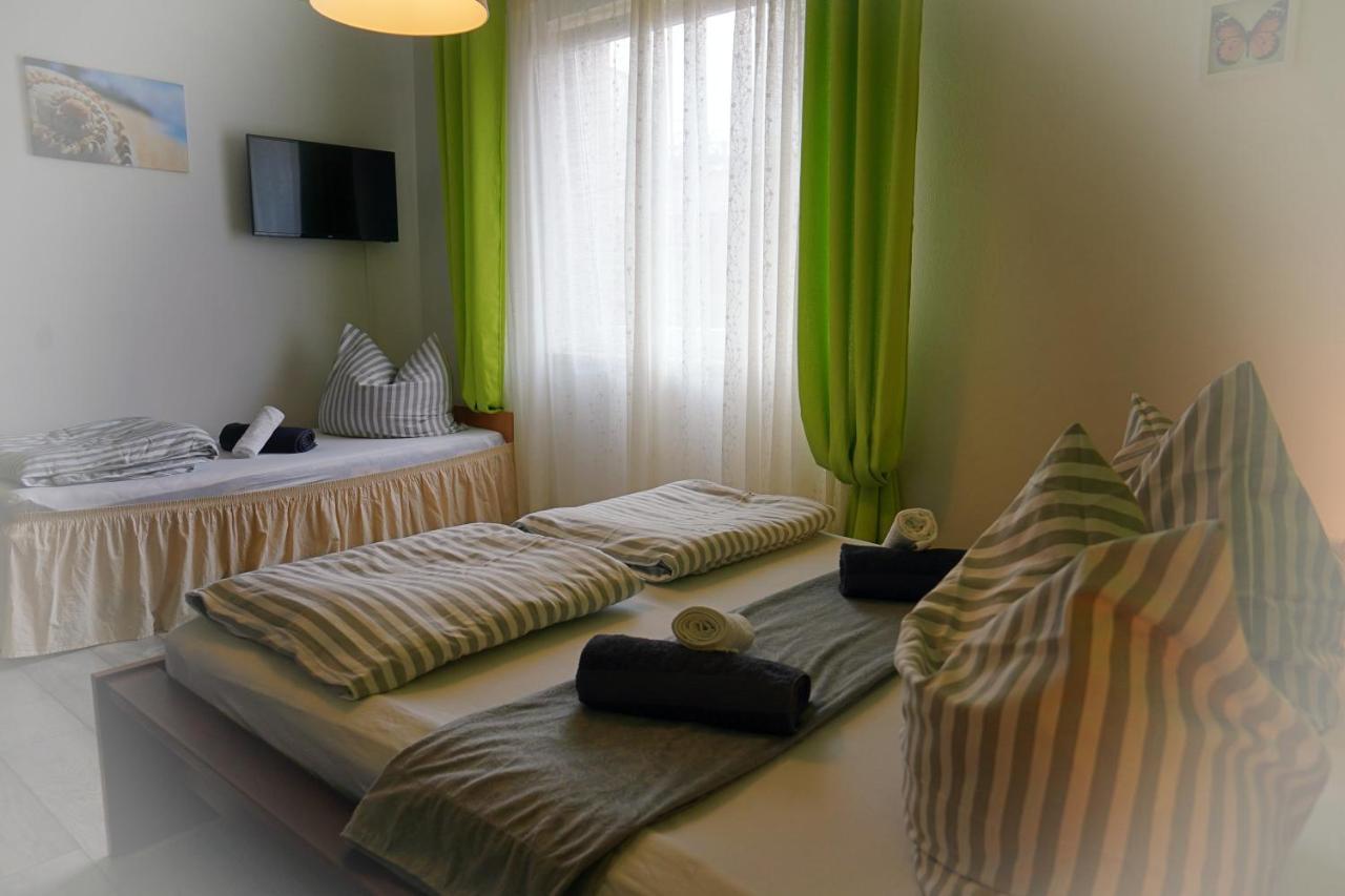 Iwona Pokoje Apartamenty Karwia Esterno foto