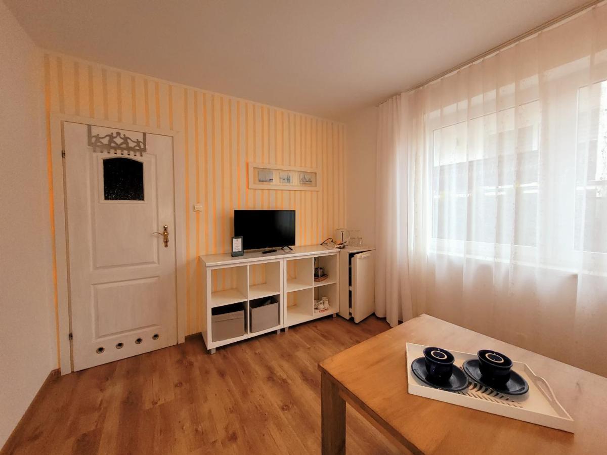 Iwona Pokoje Apartamenty Karwia Esterno foto