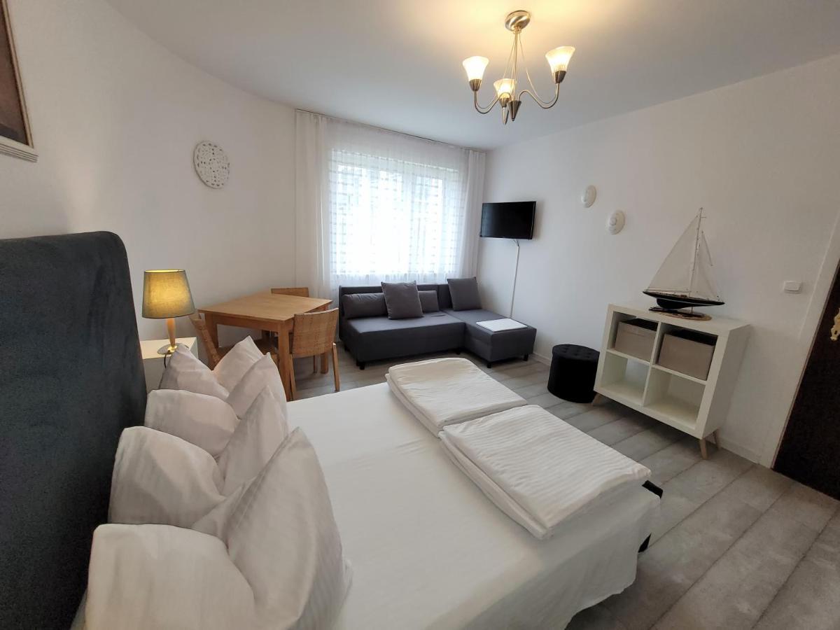 Iwona Pokoje Apartamenty Karwia Esterno foto
