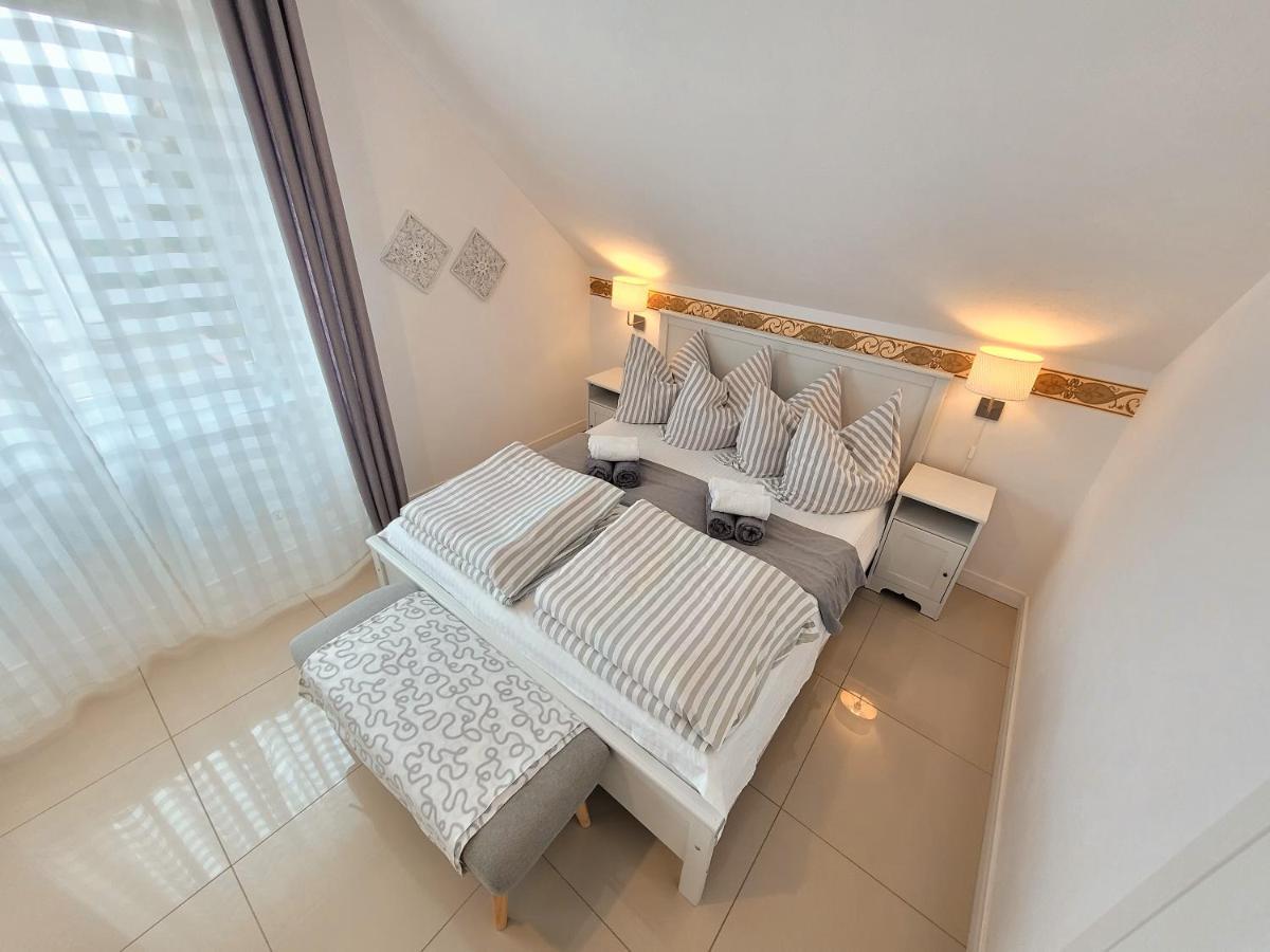 Iwona Pokoje Apartamenty Karwia Esterno foto