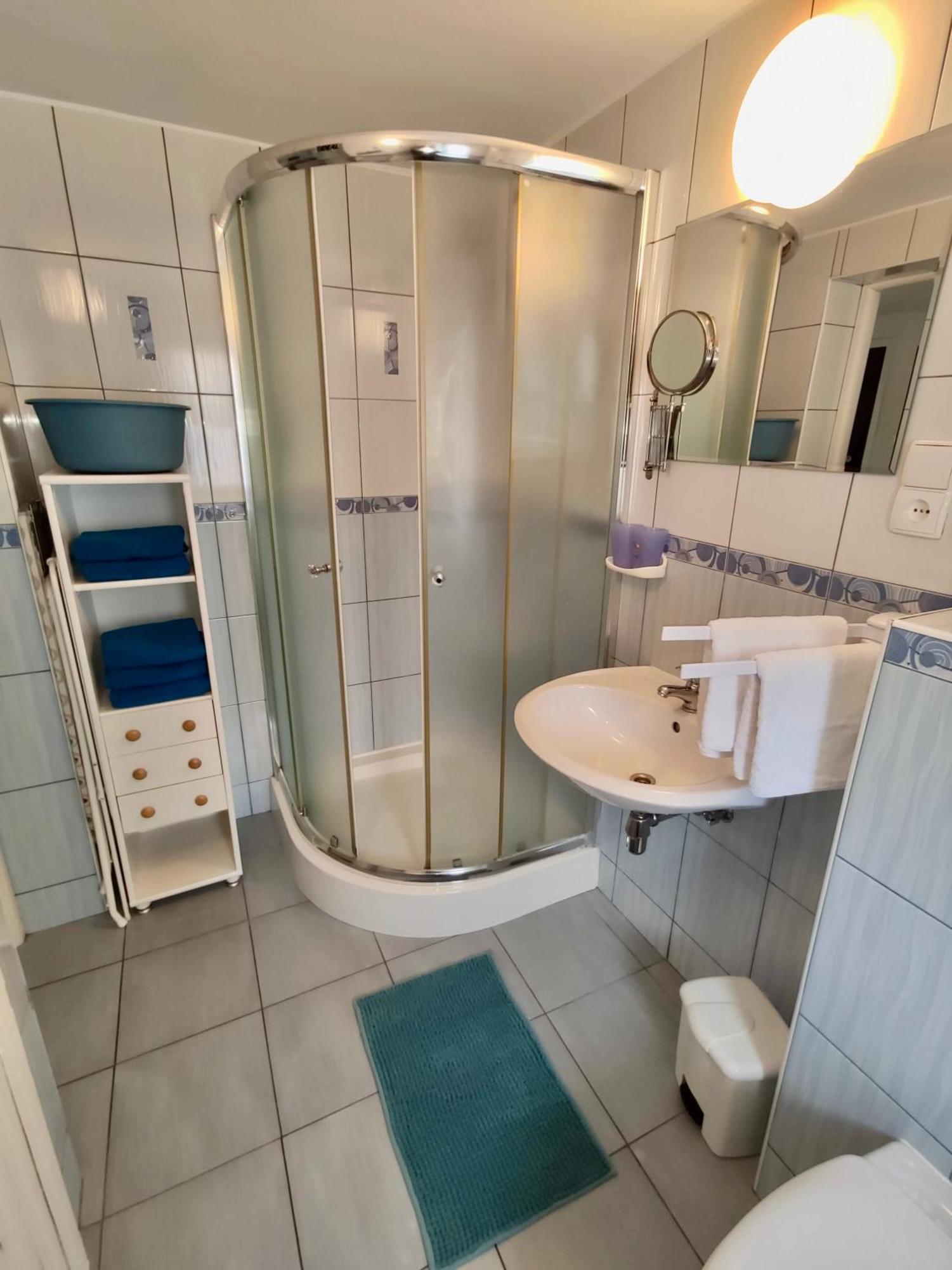 Iwona Pokoje Apartamenty Karwia Camera foto
